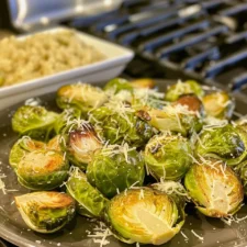 Garlic Parmesan Roasted Brussels Sprouts - Crispy, Cheesy, and Easy to Make