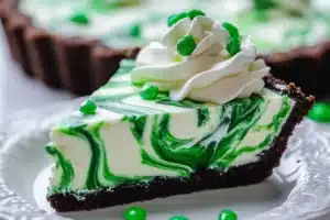 Mint Chocolate Cheesecake Pie with a No-Bake Twist