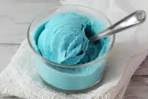 Blue Moon Ice Cream in a vibrant blue scoop。