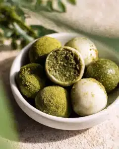 Healthy No Bake Matcha Balls 5 Healthy no-bake matcha balls made with green tea and wholesome ingredients