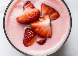 High-Protein Strawberry Peach Smoothie 5 High-protein strawberry peach smoothie in a glass with fresh fruit
